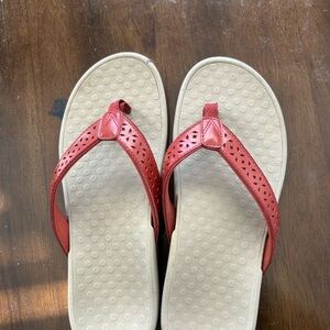 Vionic Red Women's Flip Flop Leather Strap Sandals, Size 9